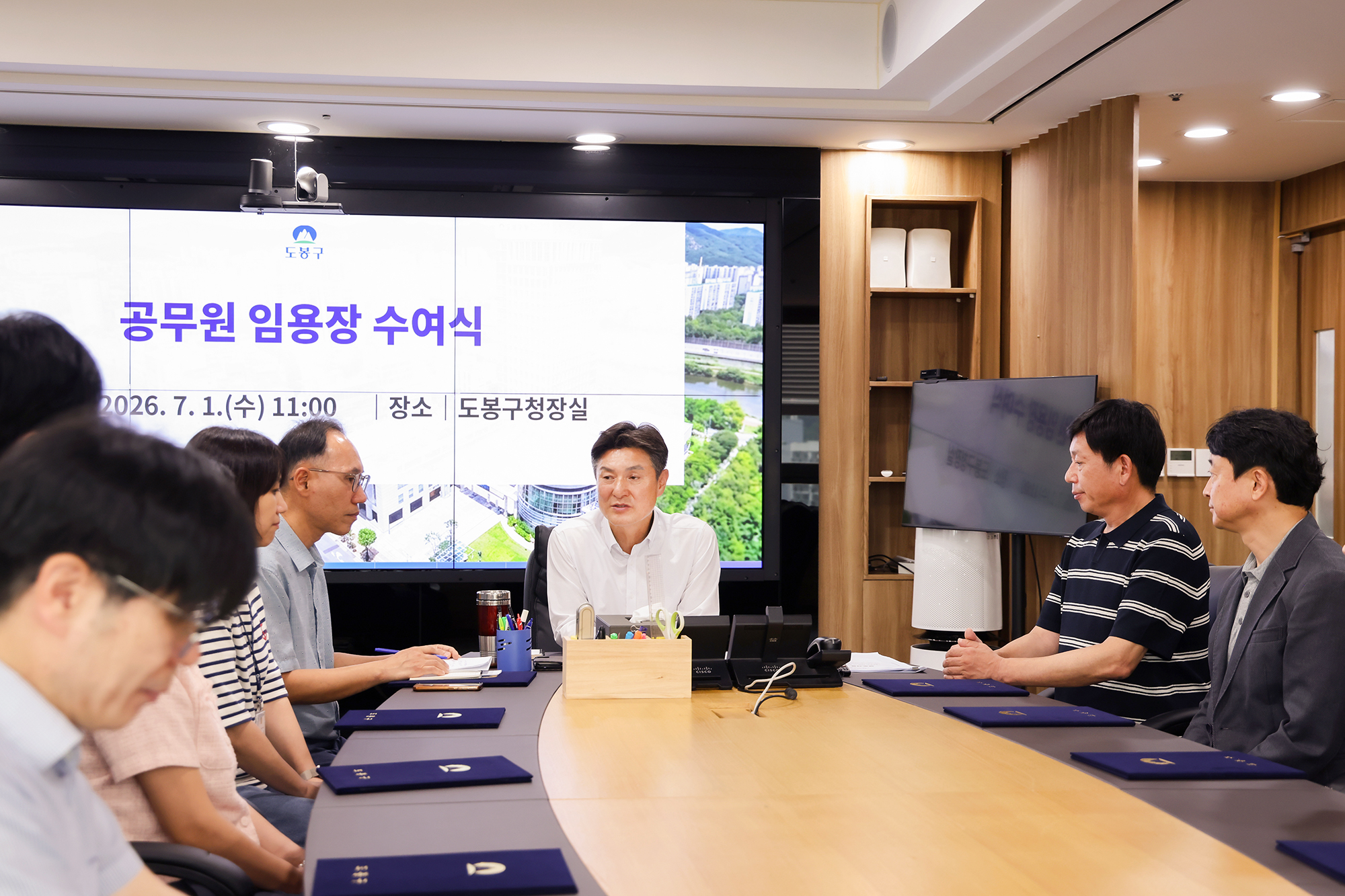 공무원 임용장 수여식 해당 썸네일입니다