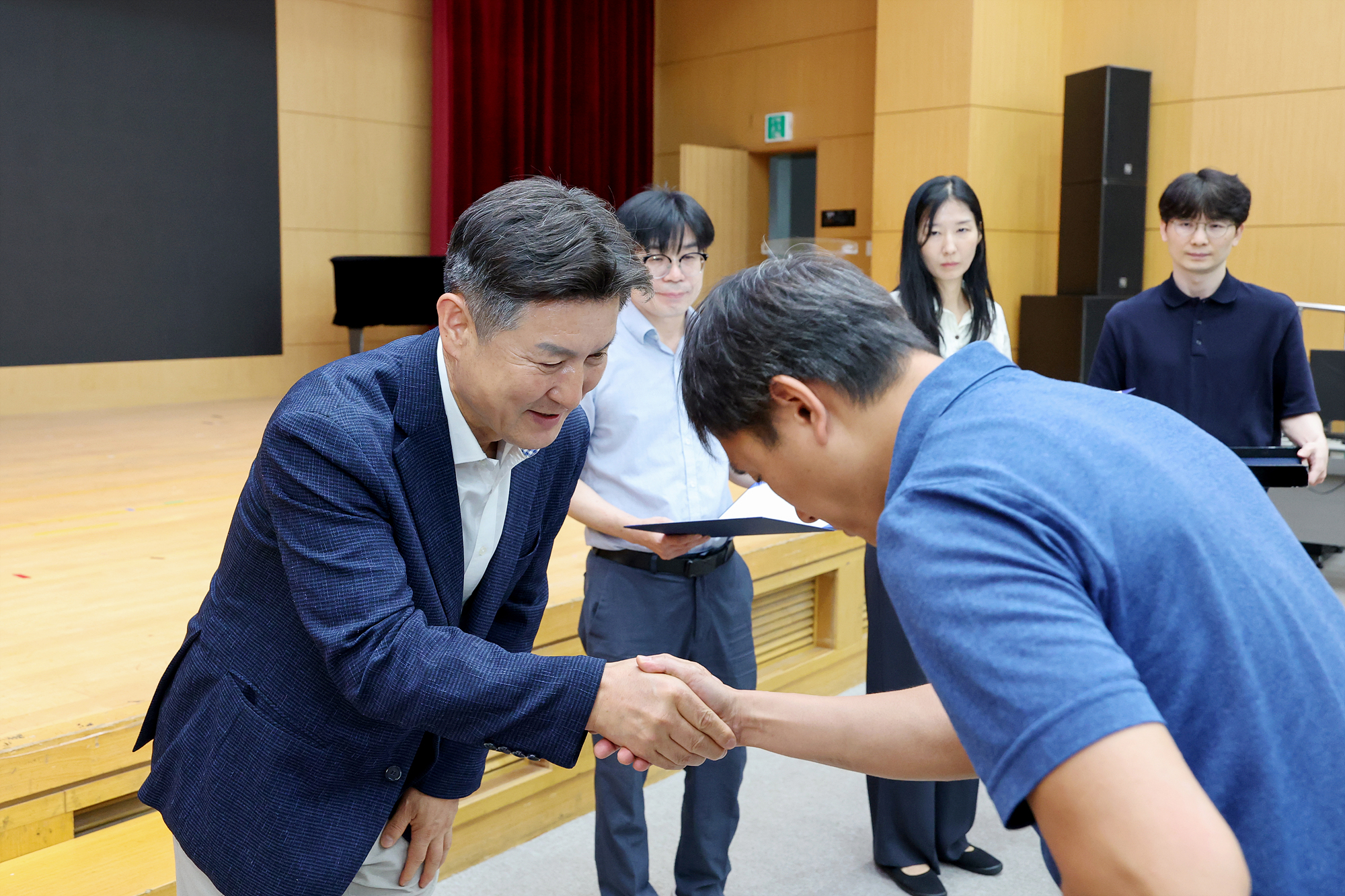 직원 임용장 수여식 해당 썸네일입니다