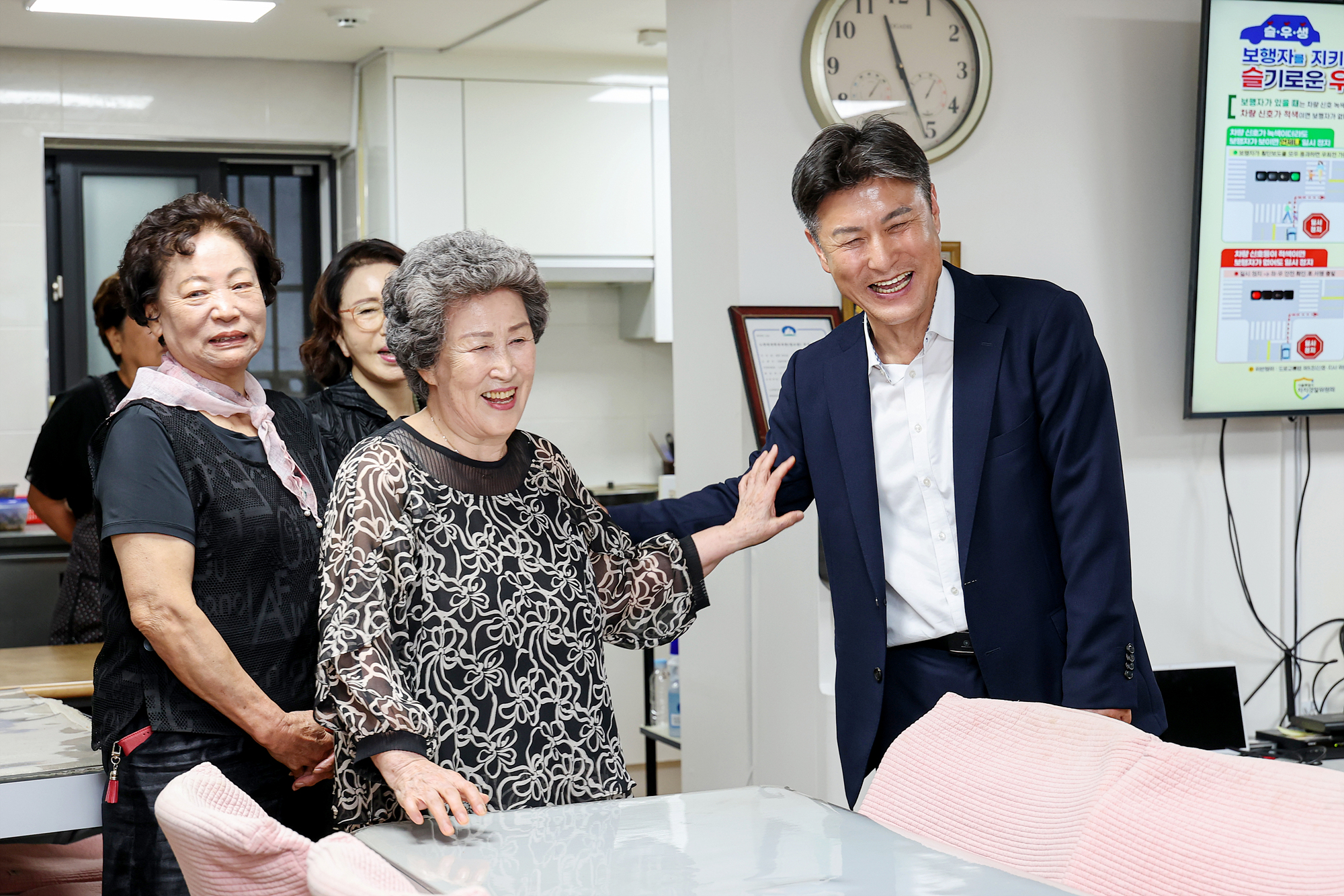 어르신 교통안전 교육 해당 썸네일입니다