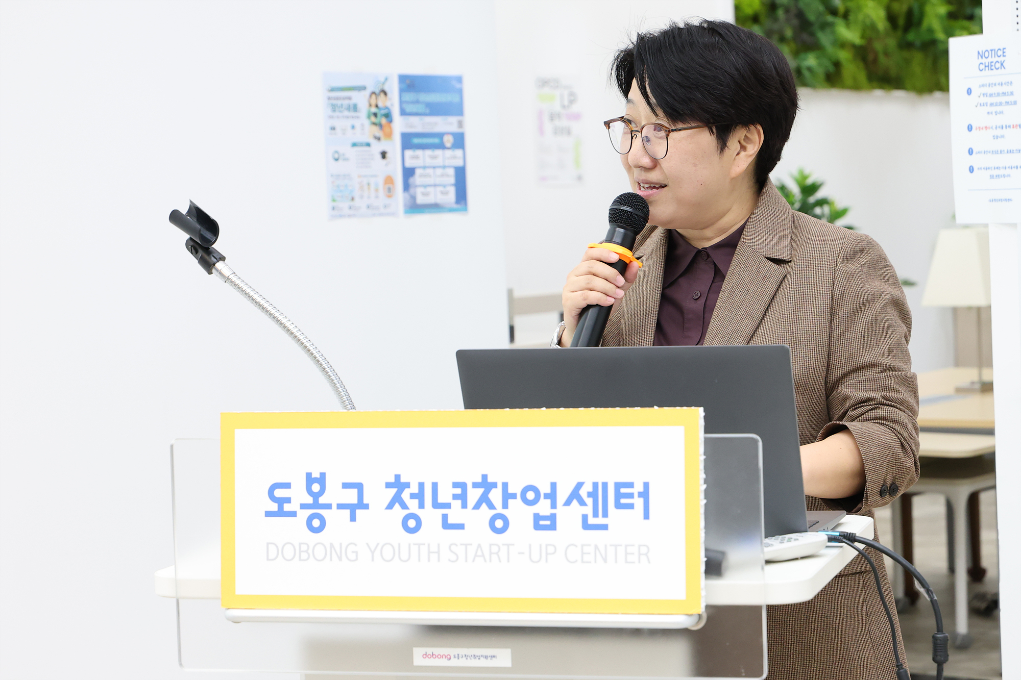 청년진로정책박람회 시상식 및 소통의 시간 해당 썸네일입니다