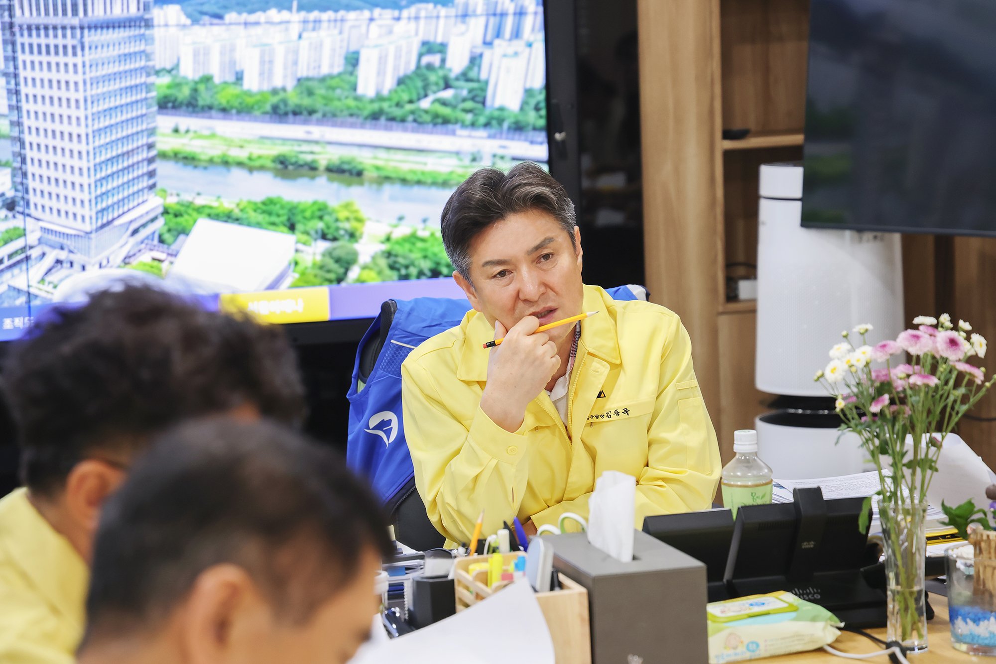 폭염 긴급대책 회의 해당 썸네일입니다