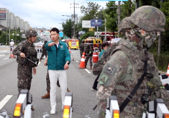 을지연습 연계 '공습대비' 민방위 훈련(소방차 길 터주기)