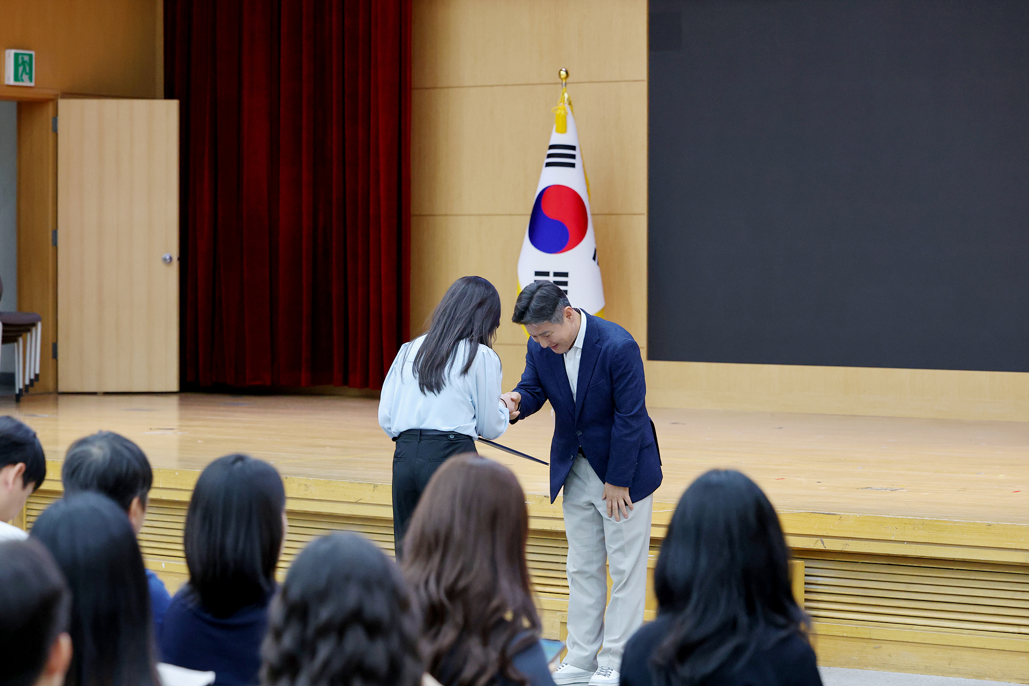 직원 임용장 수여식 해당 썸네일입니다