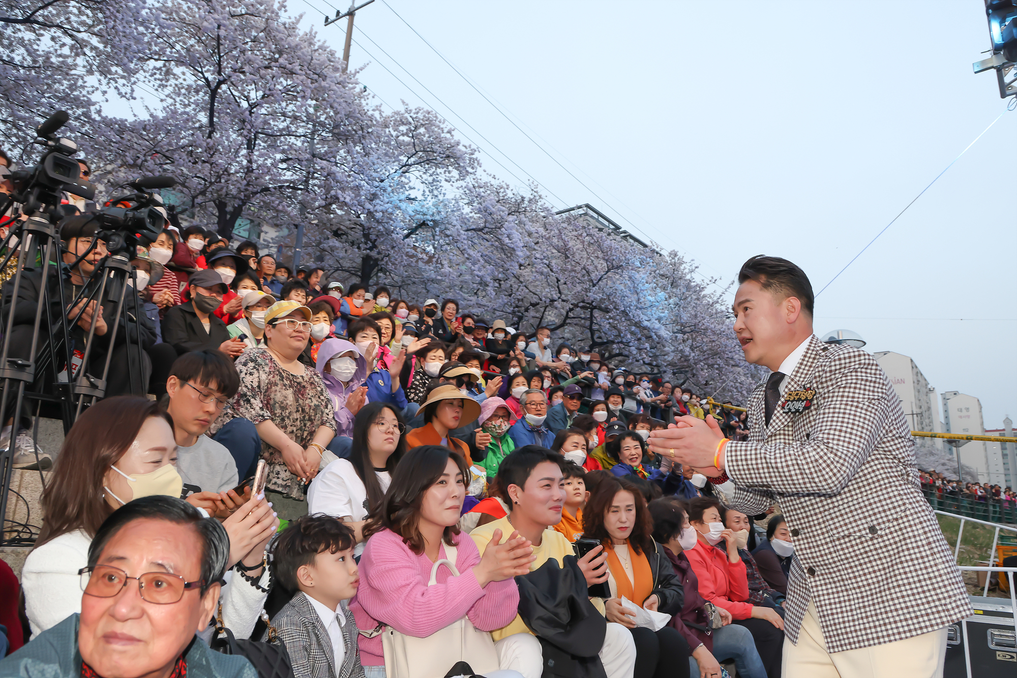  오감만족 꽃길야행 우이천 빛축제 02 해당 썸네일입니다