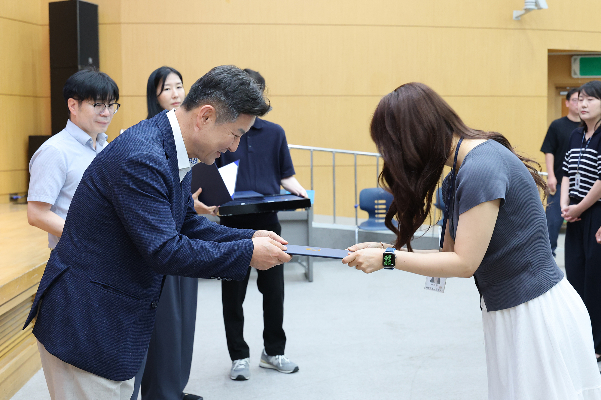 직원 임용장 수여식 해당 썸네일입니다