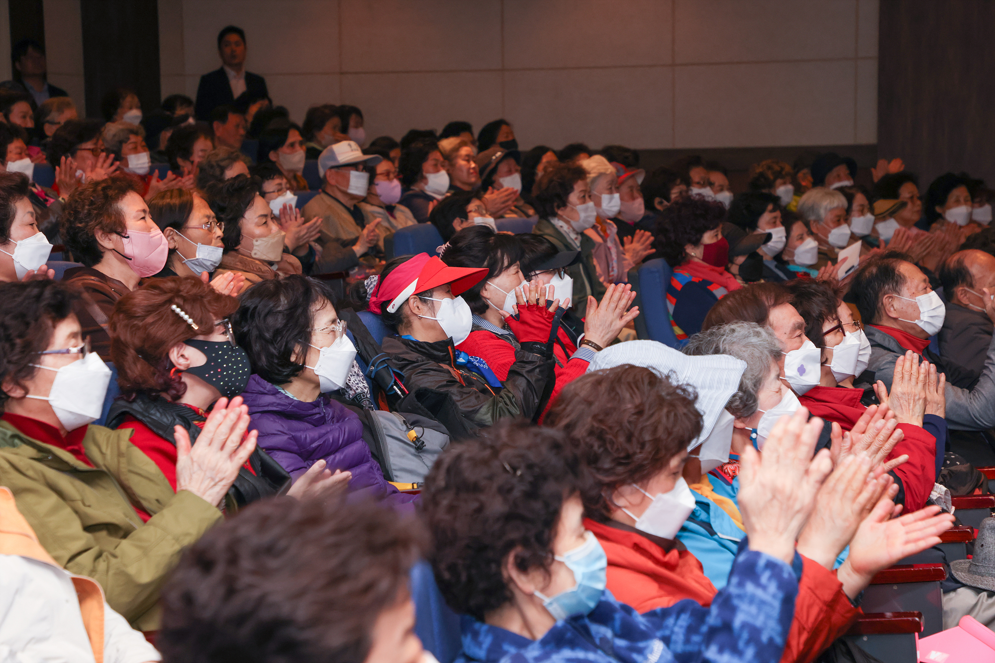 도봉구 어르신 ''그때그시절 청춘극장'' 영화상영회 해당 썸네일입니다