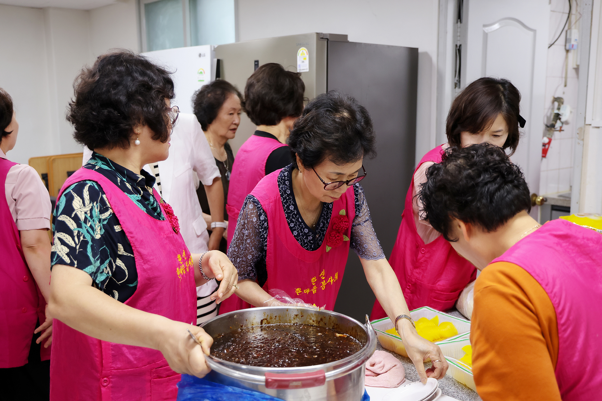 도봉한신아파트봉사단 짜장면 나눔 해당 썸네일입니다