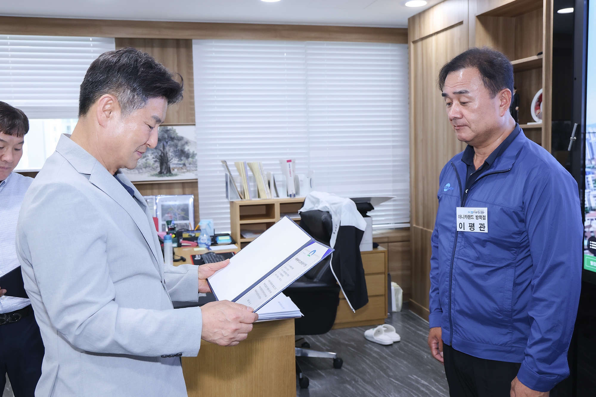자동차관리사업 모범사업자 지정증 및 기념패 전달식 해당 썸네일입니다