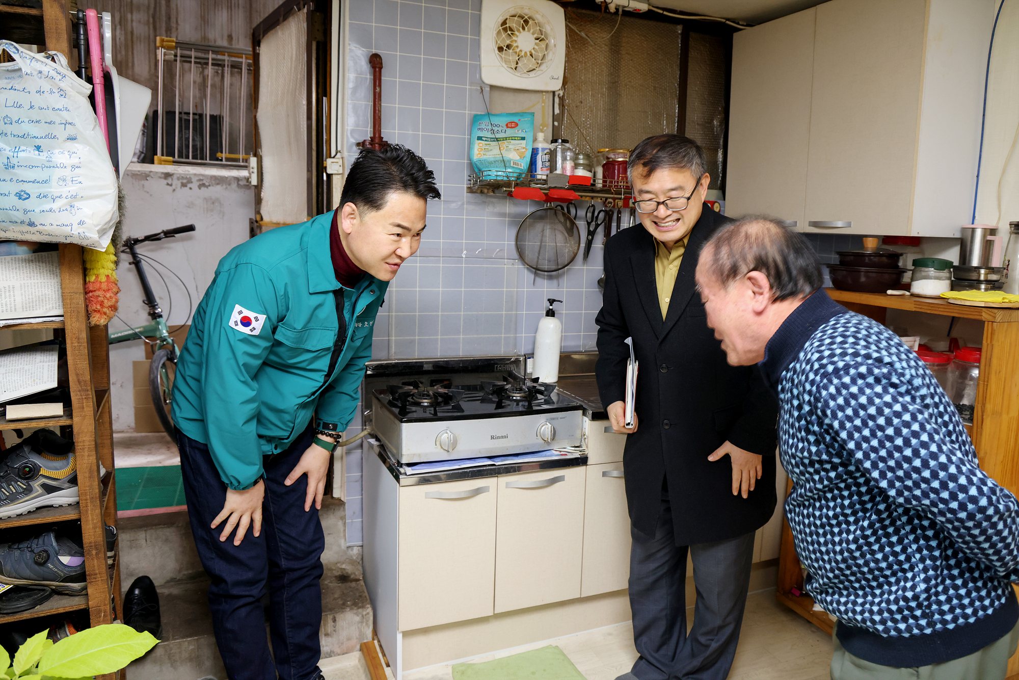 설 명절맞이 독거 어르신 방문 인사 해당 이미지 입니다