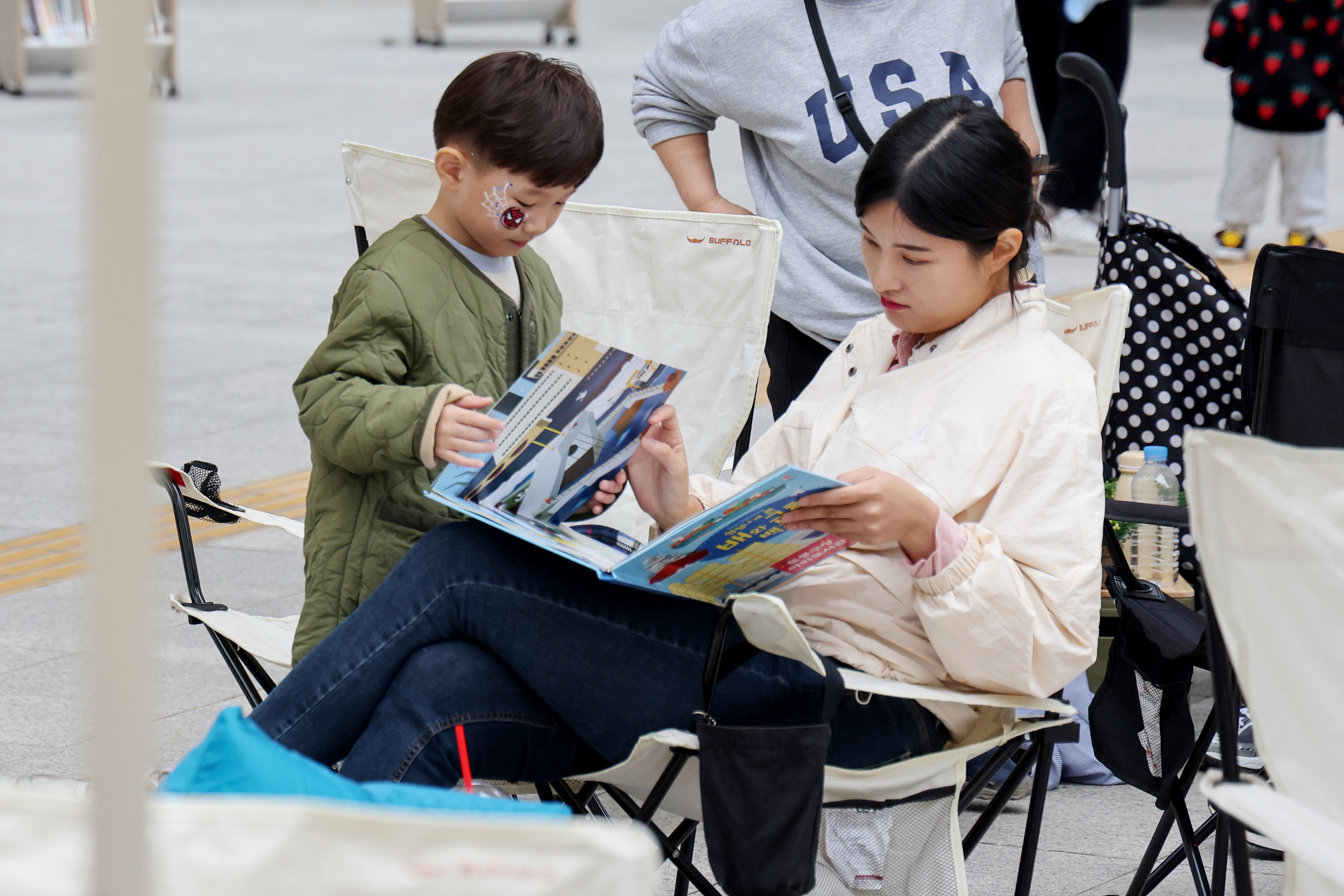 광장 야외도서관