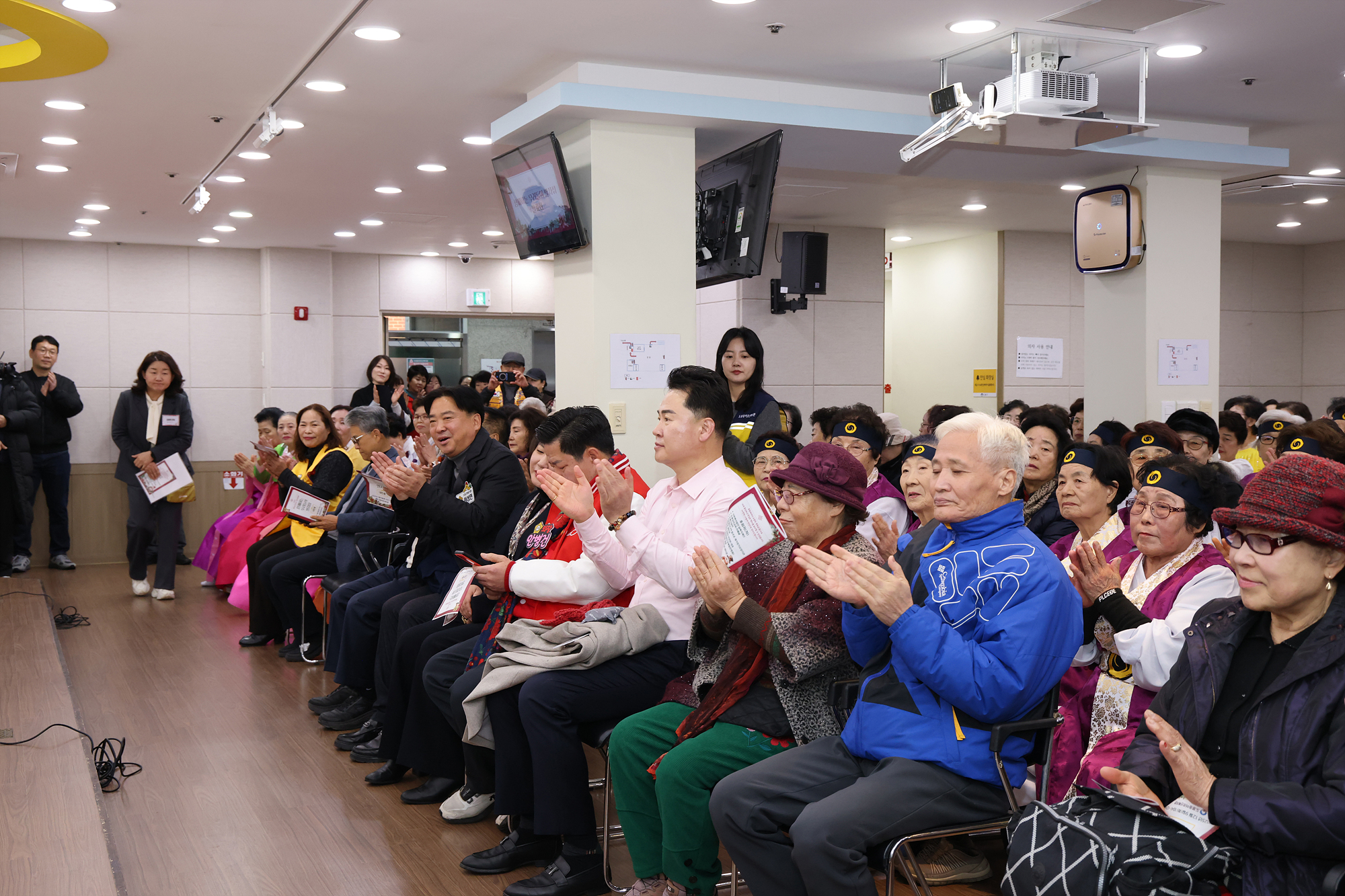 어르신복지관 연말 작품발표회