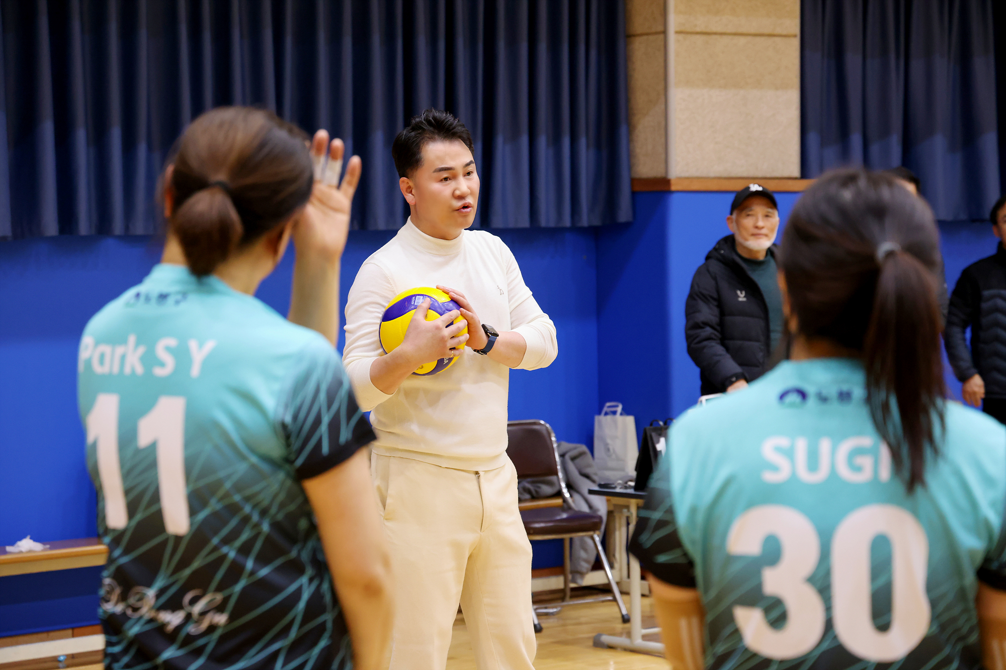 여성 배구협회 격려