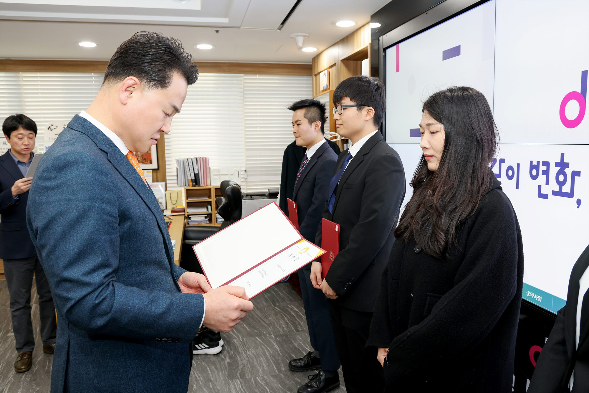 기술직 임용장 수여식 해당 이미지 입니다