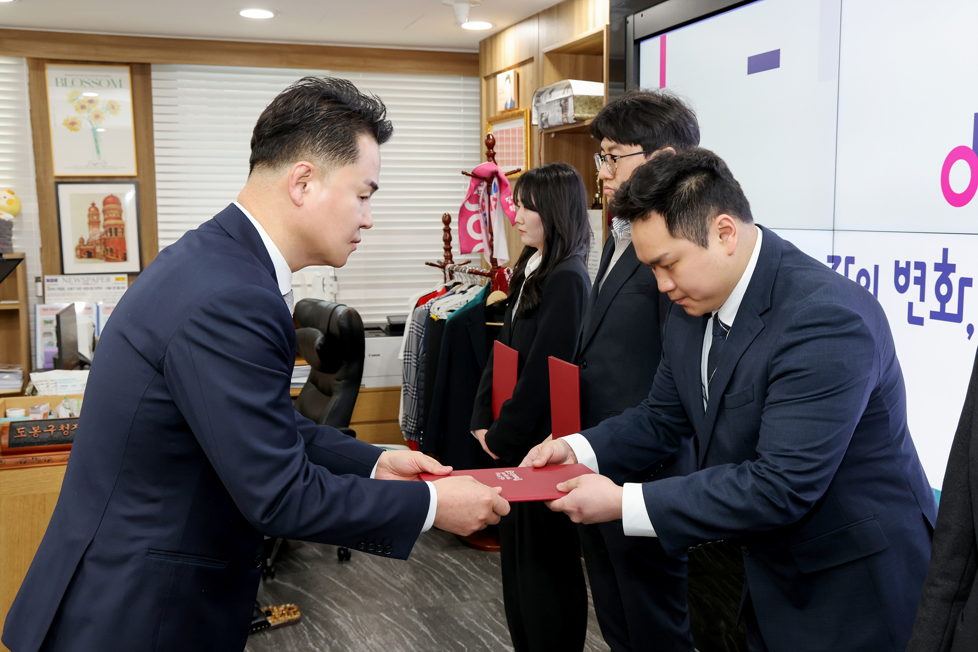 기술직 임용장 수여식 해당 이미지 입니다