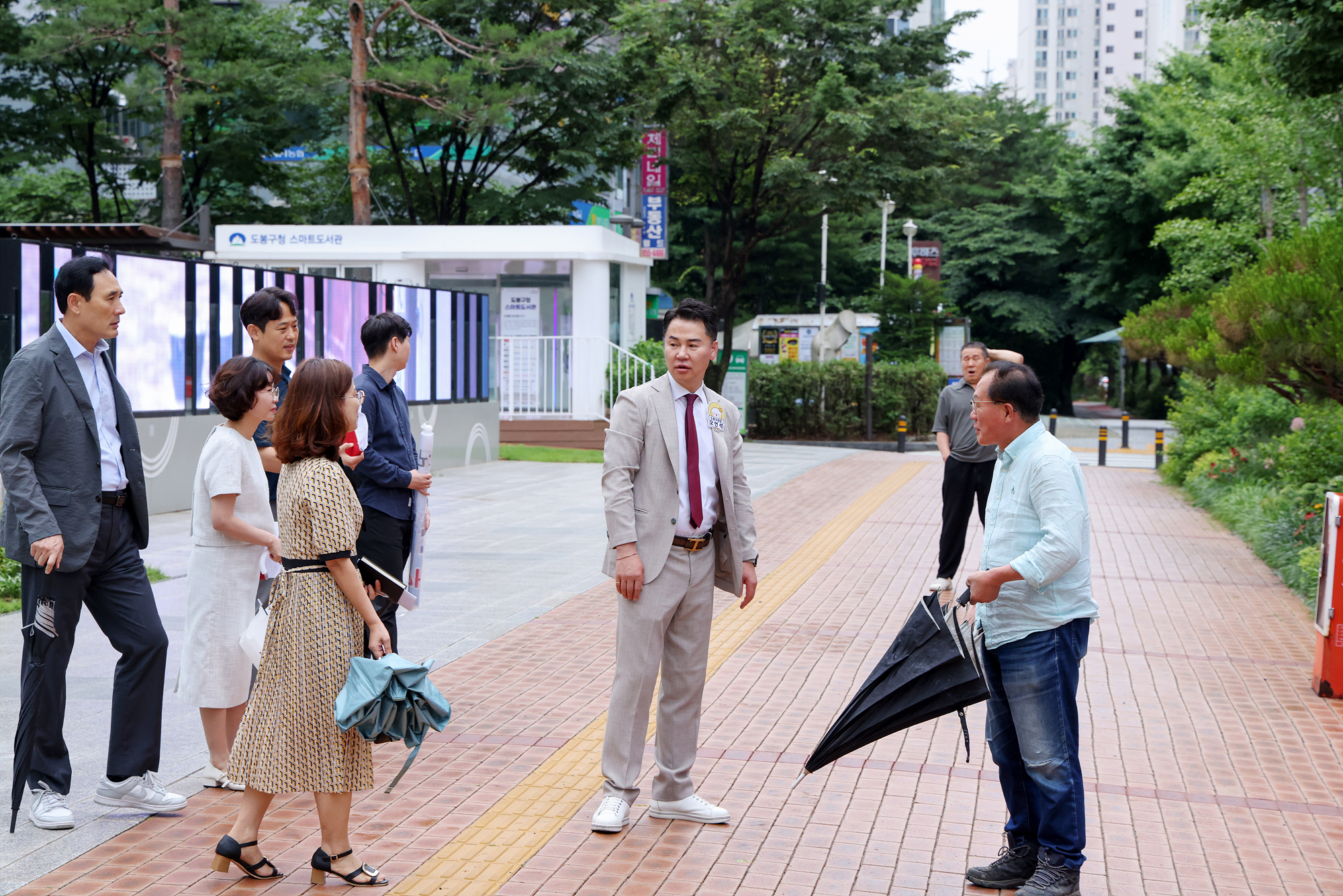 특수임무유공자회 전적지순례 환송 해당 이미지 입니다