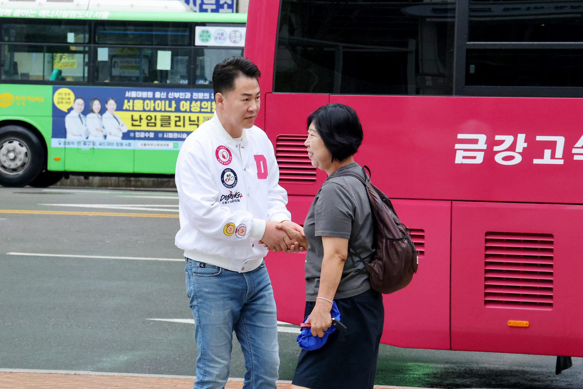 동지역사회보장협의체 농산물 수확 봉사 환송 해당 이미지 입니다