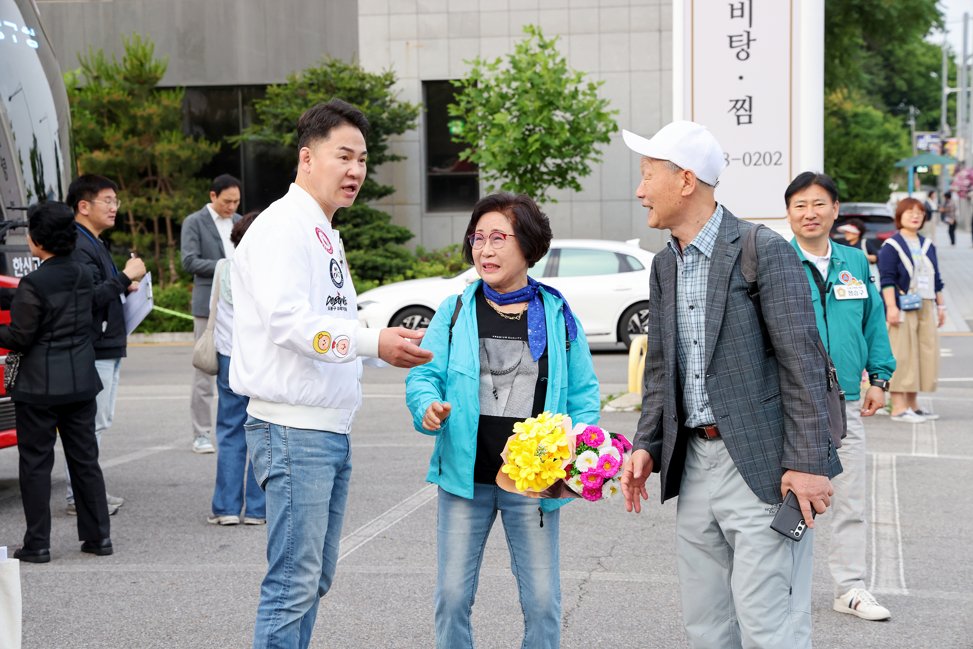 현충일 추념식 참배(대전) 유가족 환송 해당 이미지 입니다