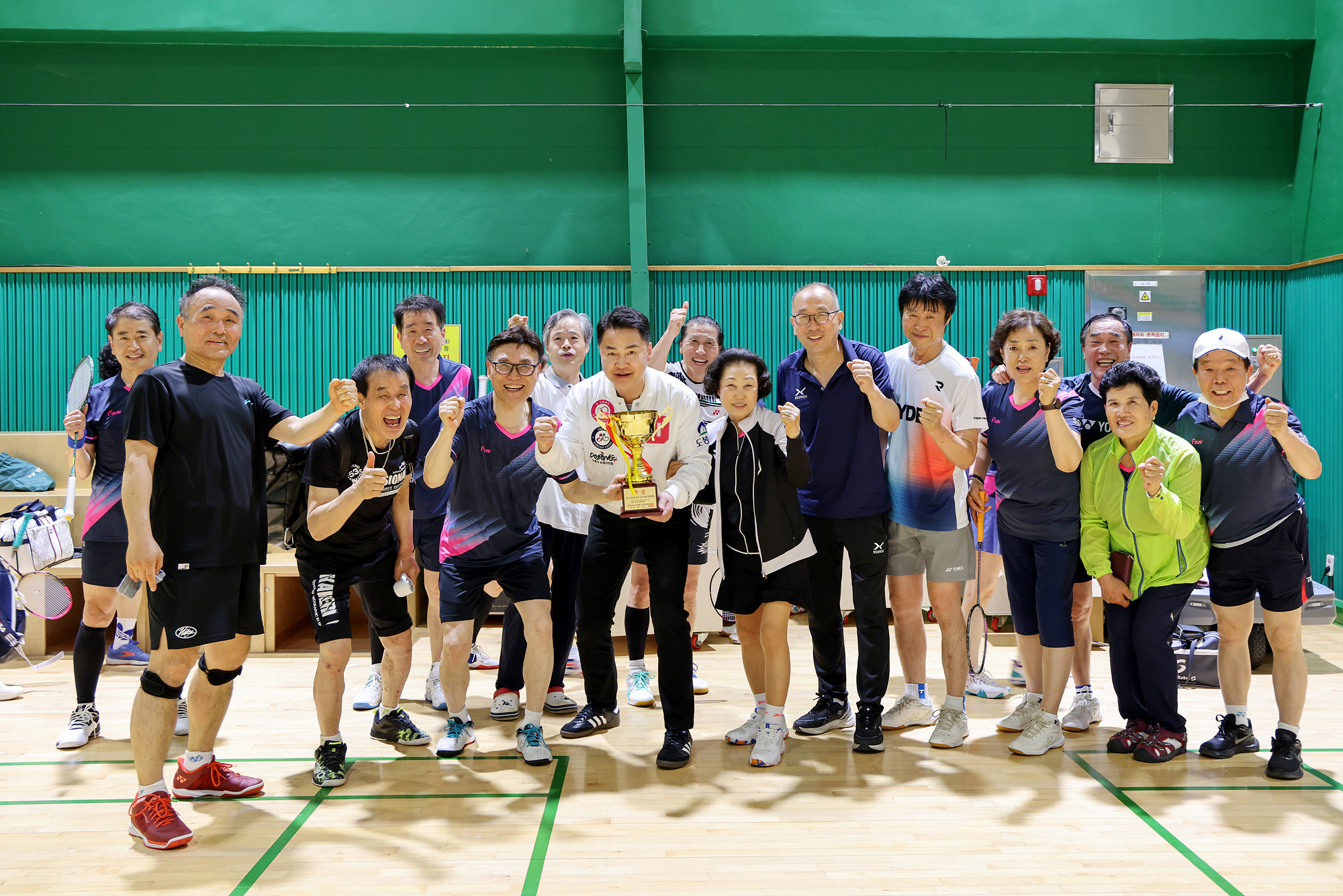 다락원 배드민턴 청년부 격려 해당 이미지 입니다