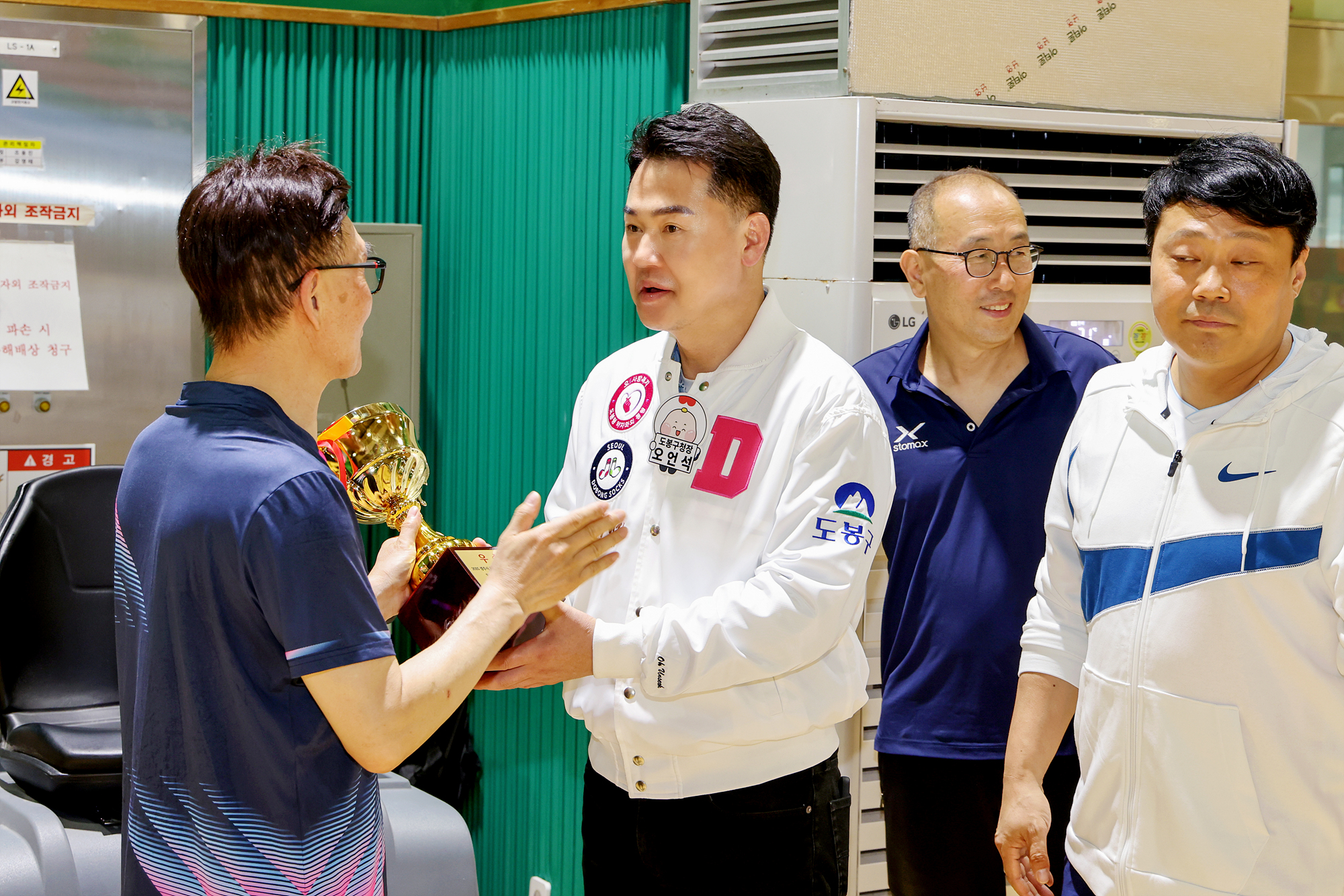 다락원 배드민턴 청년부 격려 해당 이미지 입니다