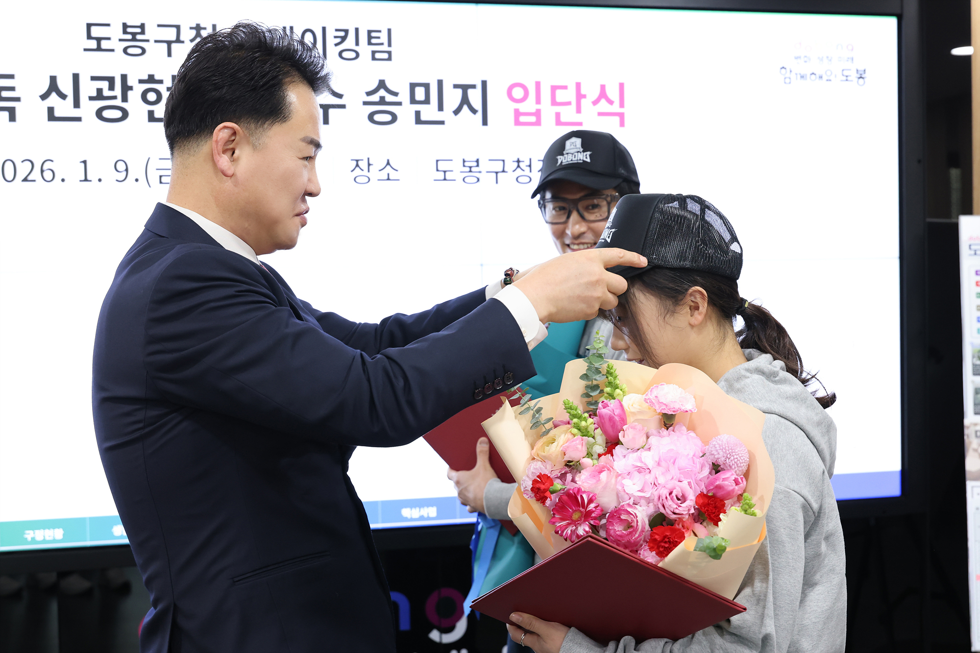 브레이킹팀 신규 감독, 선수 입단식