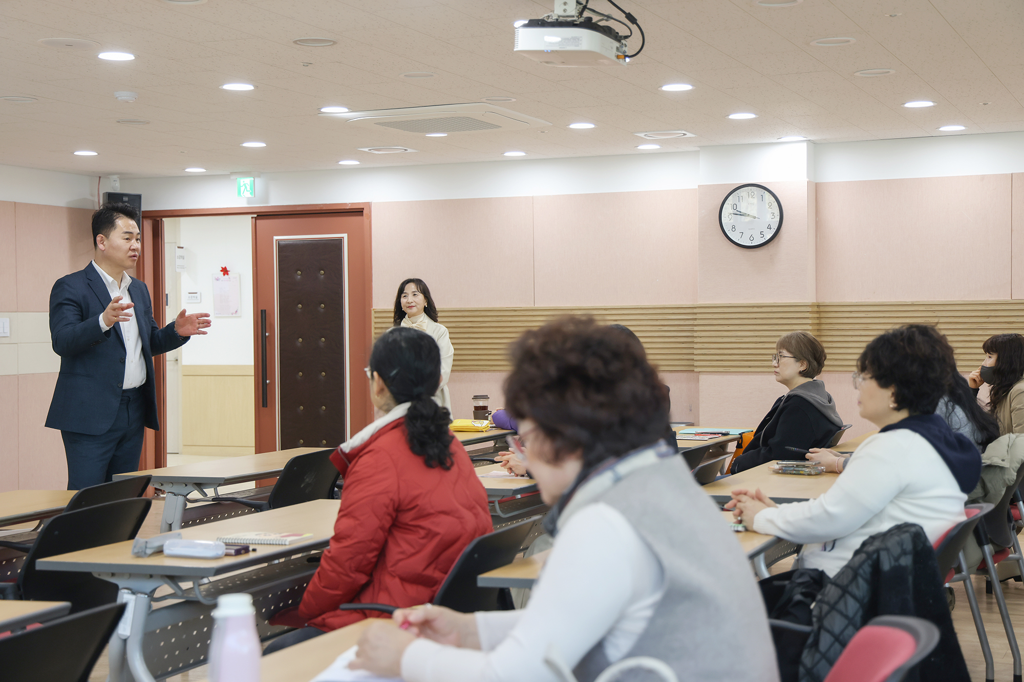 신중년 아카데미 '미술심리치료' 2급 자격증 과정' 개강식