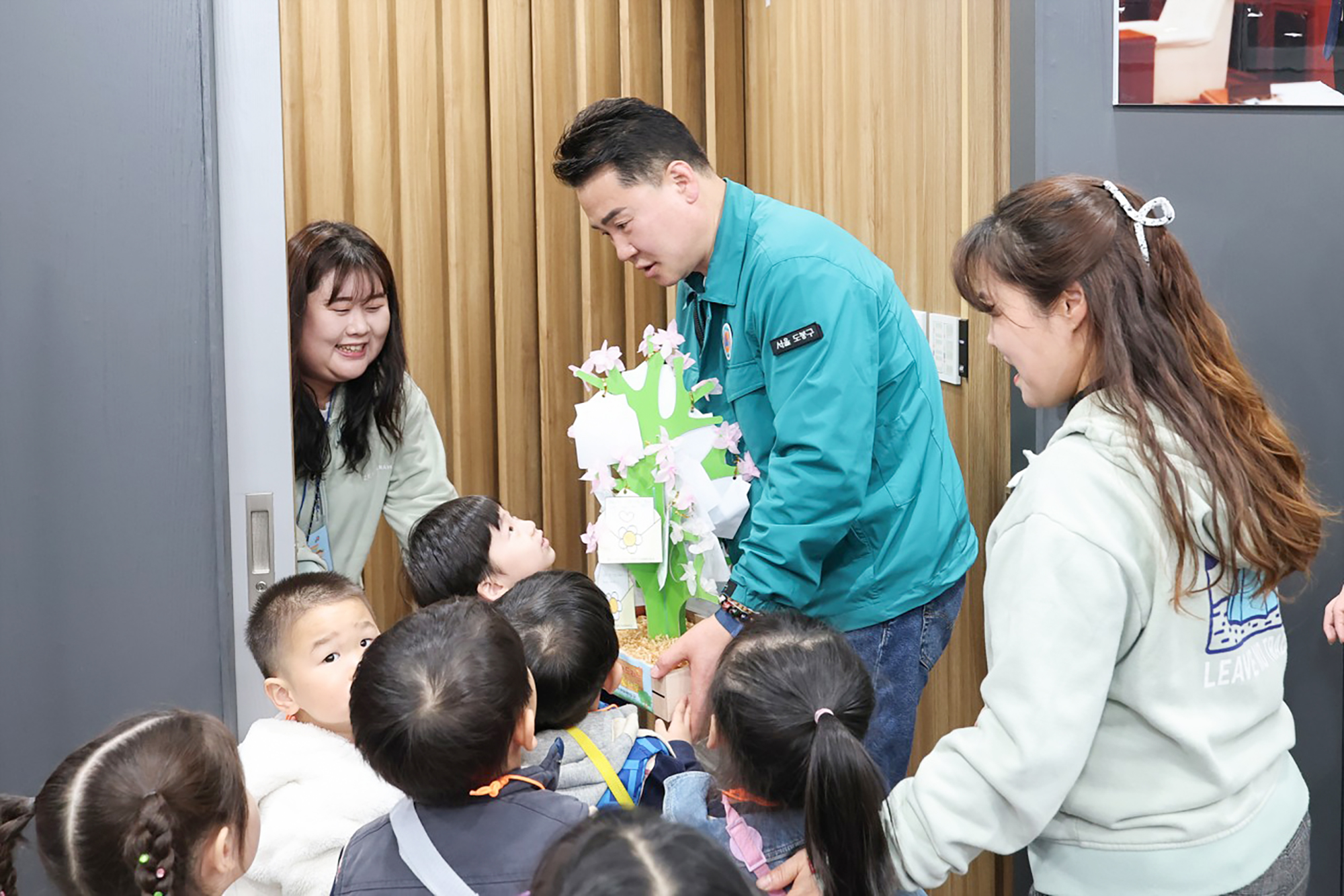 창4동 어린이집 소원나무 전달