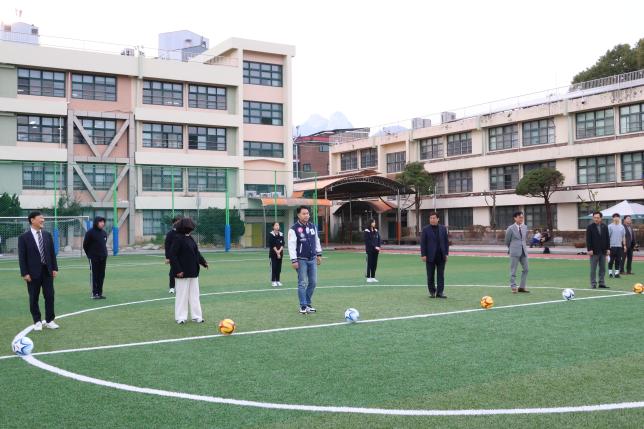 방학중 인조잔디 개장식