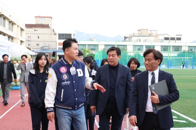 방학중 인조잔디 개장식