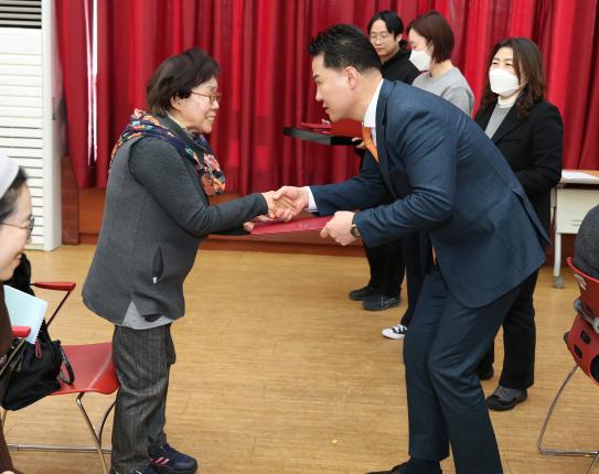 청소년 교육 전문강사단 위촉장 및 수료증 수여식 해당 이미지 입니다