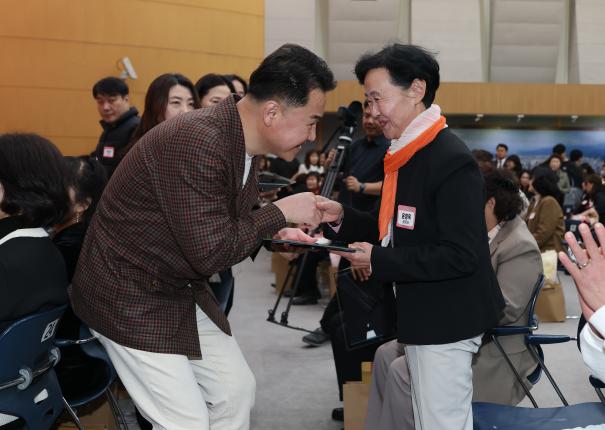 모범구민 표창장 수여식-2 해당 이미지 입니다