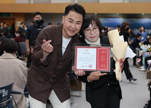 모범구민 표창장 수여식-4 해당 이미지 입니다