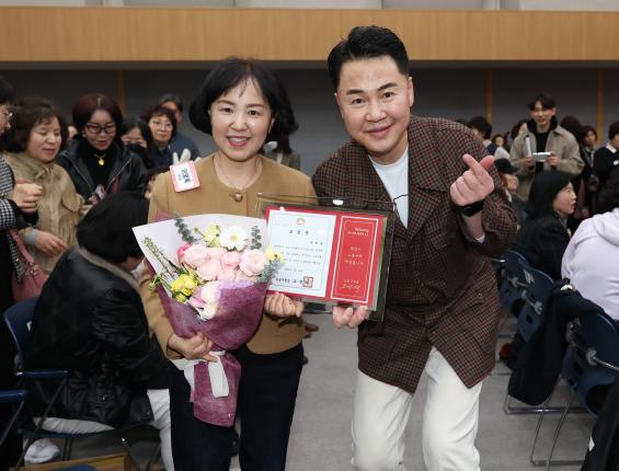모범구민 표창장 수여식-4 해당 이미지 입니다