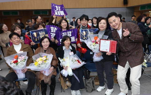 모범구민 표창장 수여식-4 해당 이미지 입니다