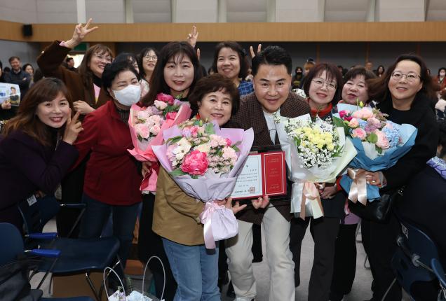 모범구민 표창장 수여식-3 해당 이미지 입니다