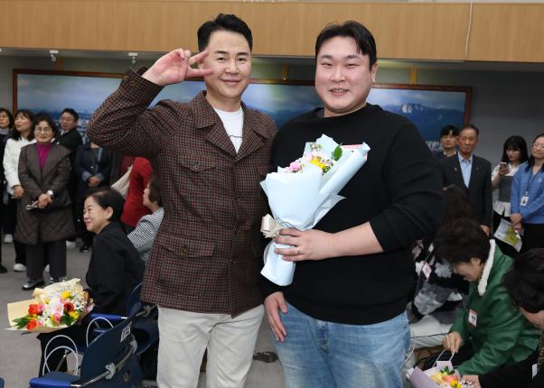 모범구민 표창장 수여식-4 해당 이미지 입니다