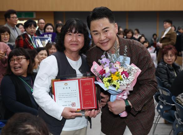 모범구민 표창장 수여식-4 해당 이미지 입니다