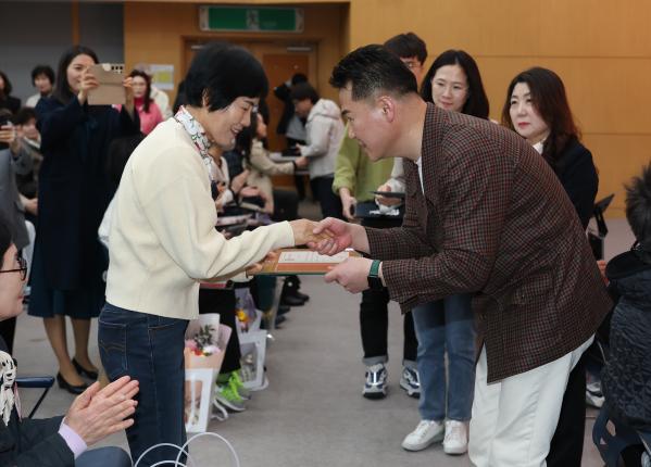 모범구민 표창장 수여식-2 해당 이미지 입니다