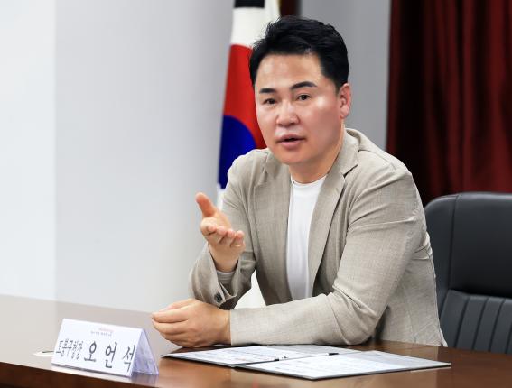 근로자의 날 공무직원 표창장 수여식 해당 이미지 입니다