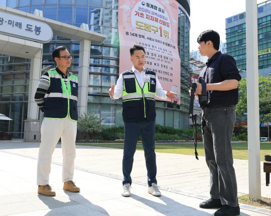 환경공무관 로봇 착용 시연회 해당 이미지 입니다