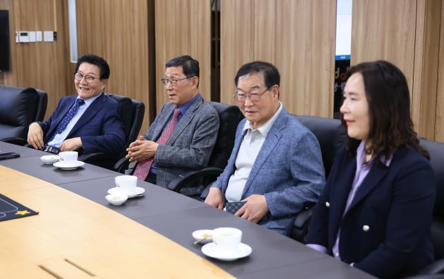 사랑나눔걷기대회 후원금 전달식 해당 이미지 입니다
