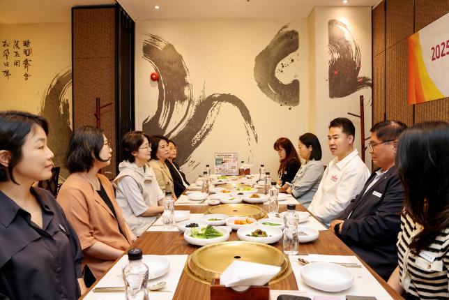 문화재단 간부 점심 간담회 해당 이미지 입니다