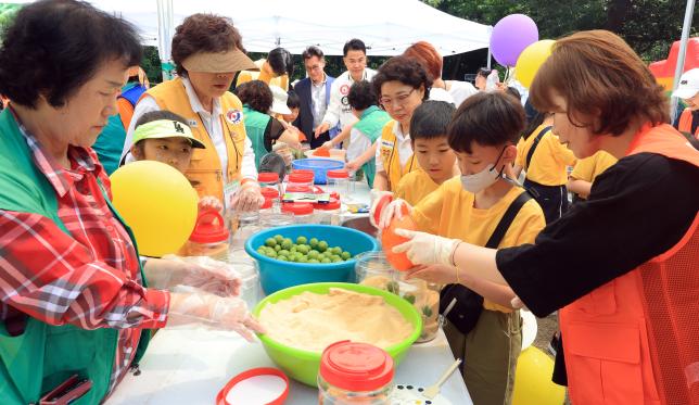 2025년 창2동 초안산 매실축제 해당 이미지 입니다