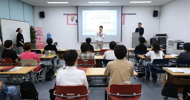 신중년아카데미 '정리수납 전문가 2급 과정' 수료식 해당 이미지 입니다