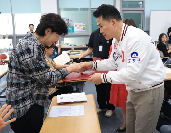 신중년아카데미 '정리수납 전문가 2급 과정' 수료식 해당 이미지 입니다