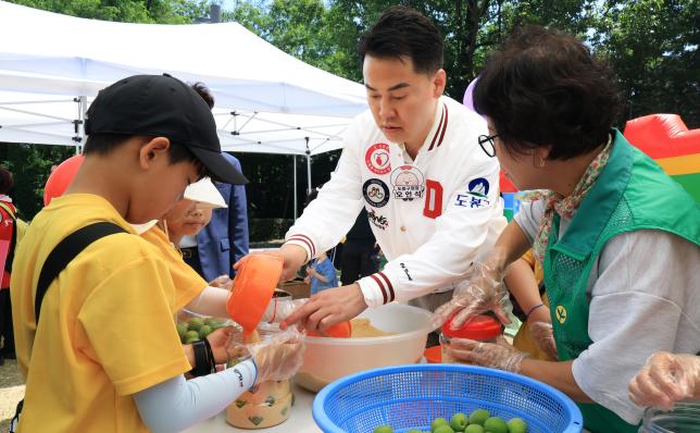 2025년 창2동 초안산 매실축제 해당 이미지 입니다
