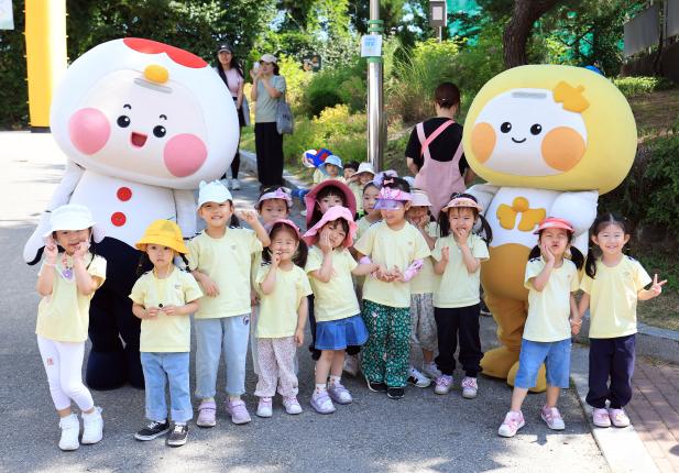 2025년 창2동 초안산 매실축제 해당 이미지 입니다