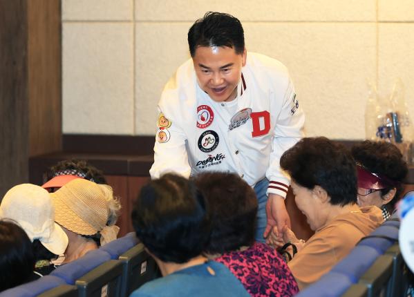 과거와 현재를 연결하는 청소년 역사기행 해당 이미지 입니다