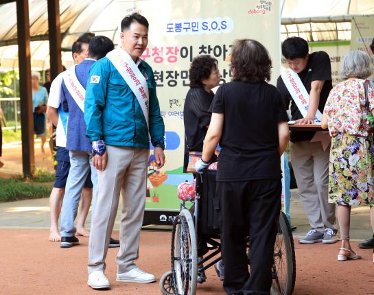 구청장이 찾아가는 현장민원 상담(발바닥공원) 해당 이미지 입니다