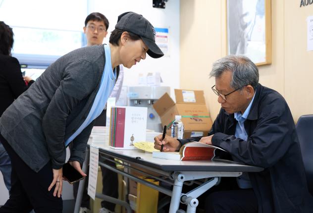김수영시인 57주기 기념명사 초청 강연회 (유홍준 교수) 해당 이미지 입니다
