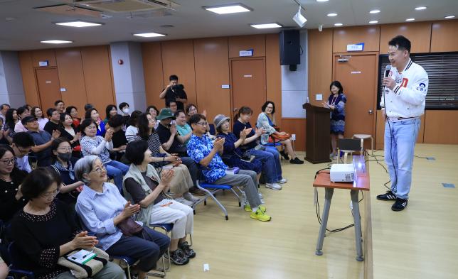 김수영시인 57주기 기념명사 초청 강연회 (유홍준 교수) 해당 이미지 입니다